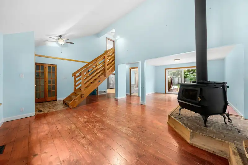 38260 WESTWAY AVENUE - photo 3 of 32