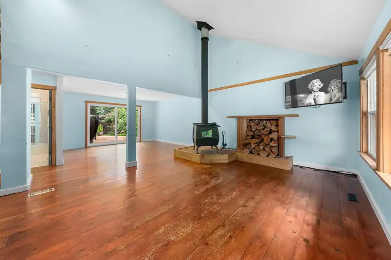 38260 WESTWAY AVENUE - photo 4 of 32