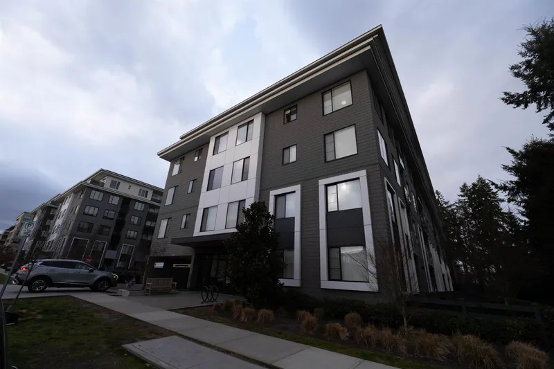 508 15835 85 AVENUE - photo 4 of 25