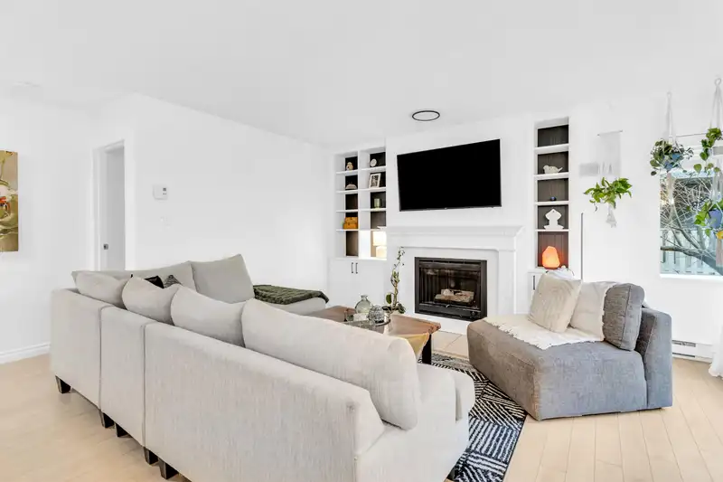 316 1890 W 6TH AVENUE - photo 2 of 24