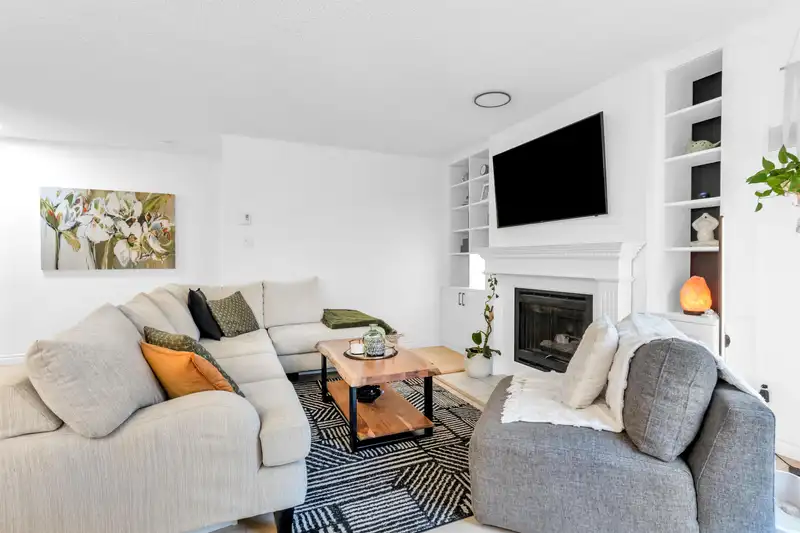316 1890 W 6TH AVENUE - photo 3 of 24