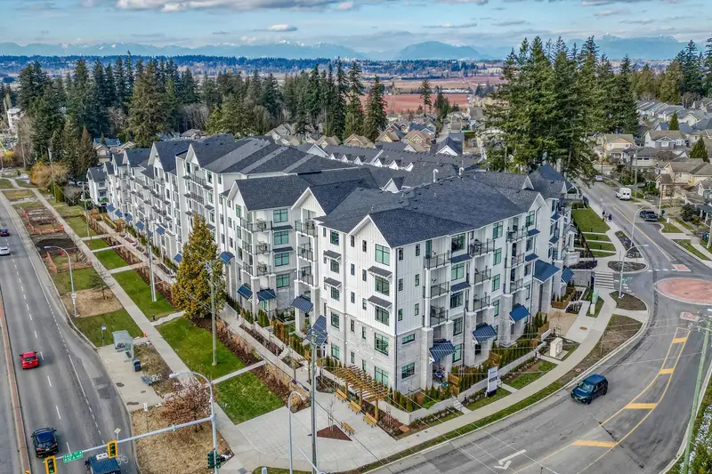 404 3315 148 STREET - photo 1 of 25