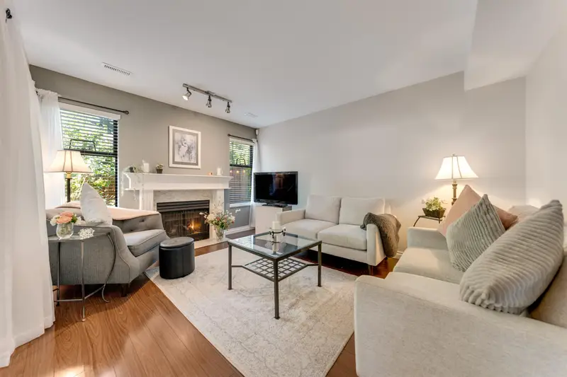 11 20681 THORNE AVENUE - photo 4 of 25