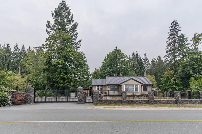20515 POWELL AVENUE - photo 2 of 40
