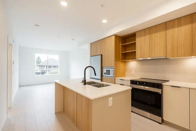 207 13439 94A AVENUE - photo 1 of 12