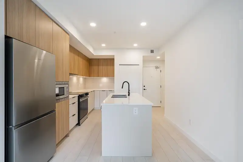 207 13439 94A AVENUE - photo 2 of 12