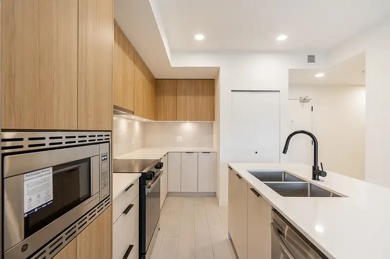 207 13439 94A AVENUE - photo 4 of 12