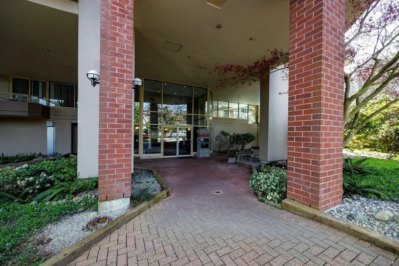 903 738 FARROW STREET - photo 2 of 18