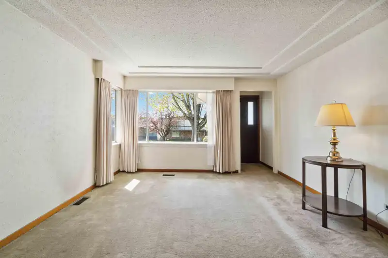 6328 COMMERCIAL STREET - photo 3 of 28