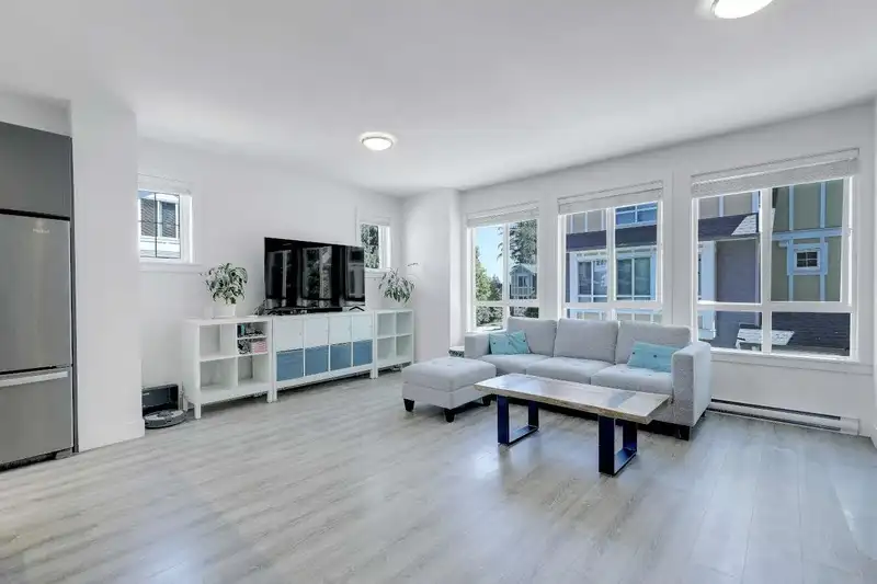 77 9718 161A STREET - photo 3 of 37