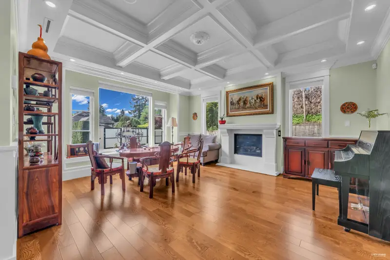 1835 MATHERS AVENUE - photo 4 of 25