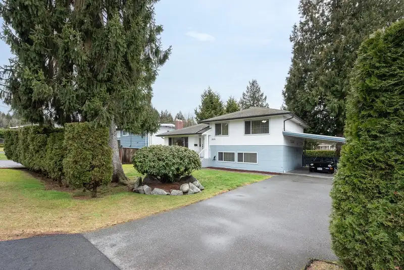 2070 LYONS COURT - photo 2 of 32
