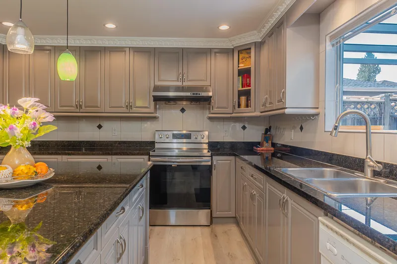 6169 LOCHDALE STREET - photo 2 of 25