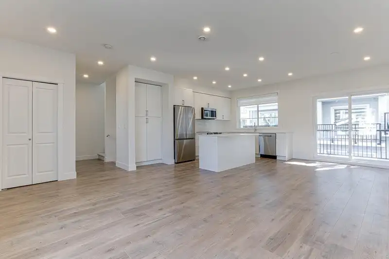 43 12830 62 AVENUE - photo 2 of 33