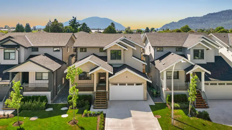 7139 ELWOOD DRIVE - photo 1 of 25