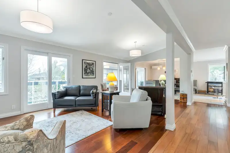 13330 14A AVENUE - photo 4 of 38