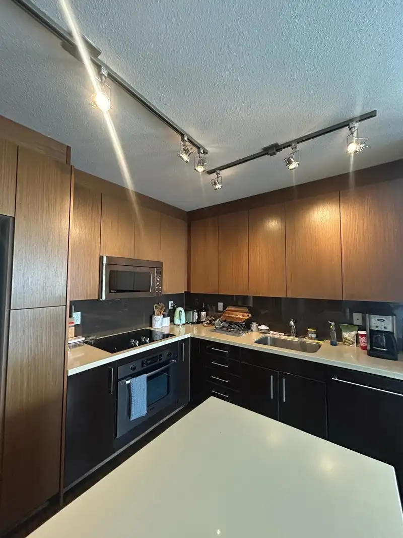 907 1833 CROWE STREET - photo 2 of 15