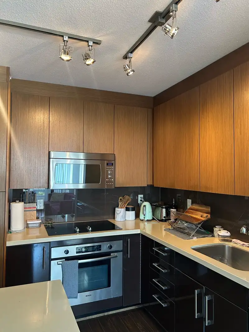 907 1833 CROWE STREET - photo 3 of 15