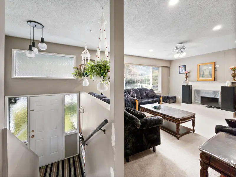 38143 HEMLOCK AVENUE - photo 2 of 25