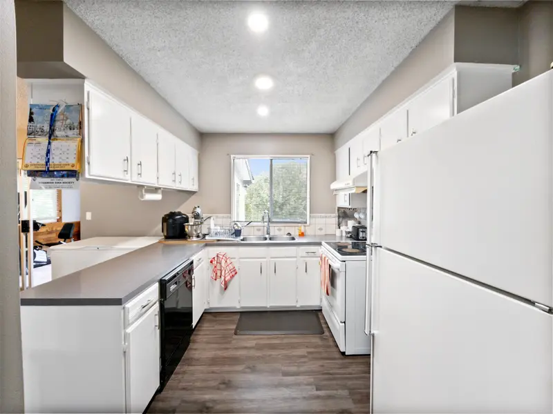 38143 HEMLOCK AVENUE - photo 3 of 25