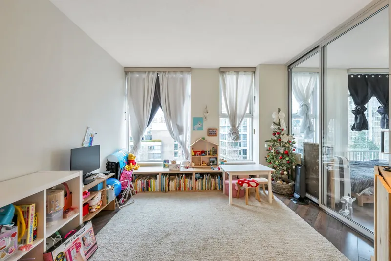 1001 1009 EXPO BOULEVARD - photo 4 of 25