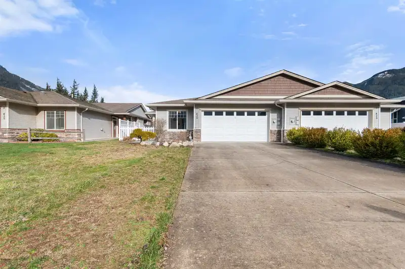 1 425 STUART STREET - photo 1 of 34