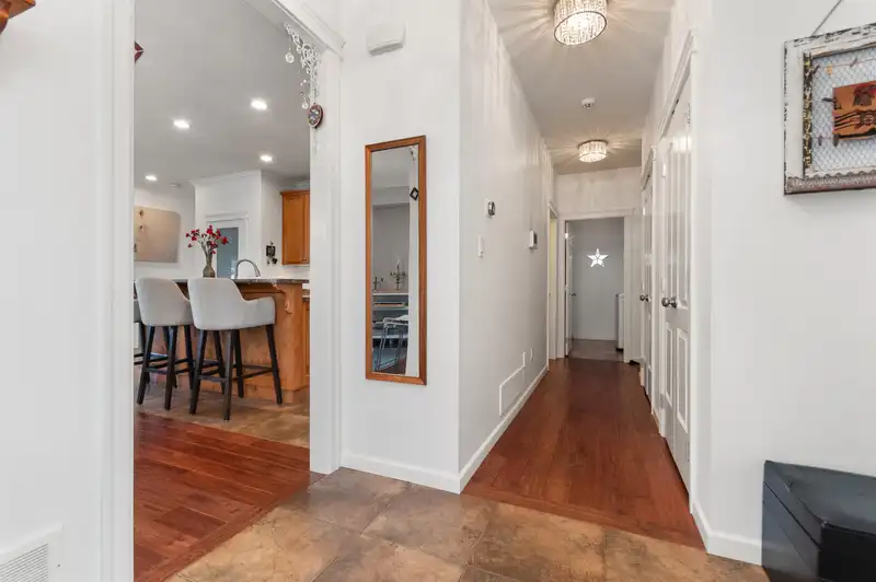 1 425 STUART STREET - photo 4 of 34