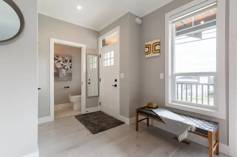 101 1211 THOMAS AVENUE - photo 3 of 33