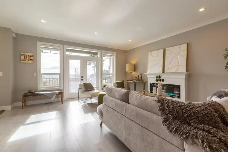 101 1211 THOMAS AVENUE - photo 4 of 33