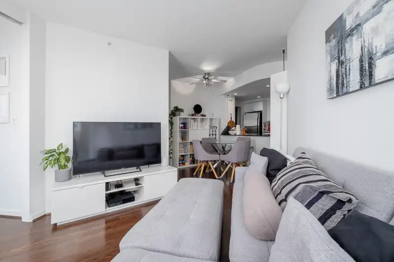 3701 1009 EXPO BOULEVARD - photo 4 of 24