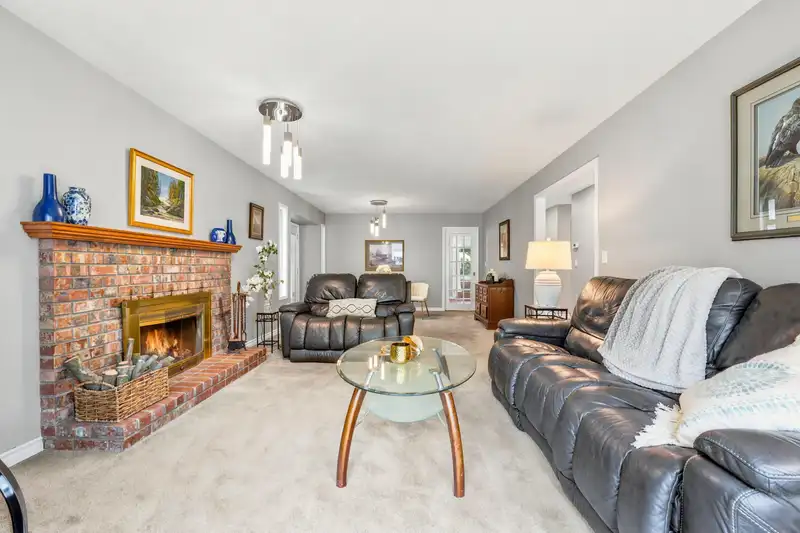 15429 95TH AVENUE - photo 4 of 32