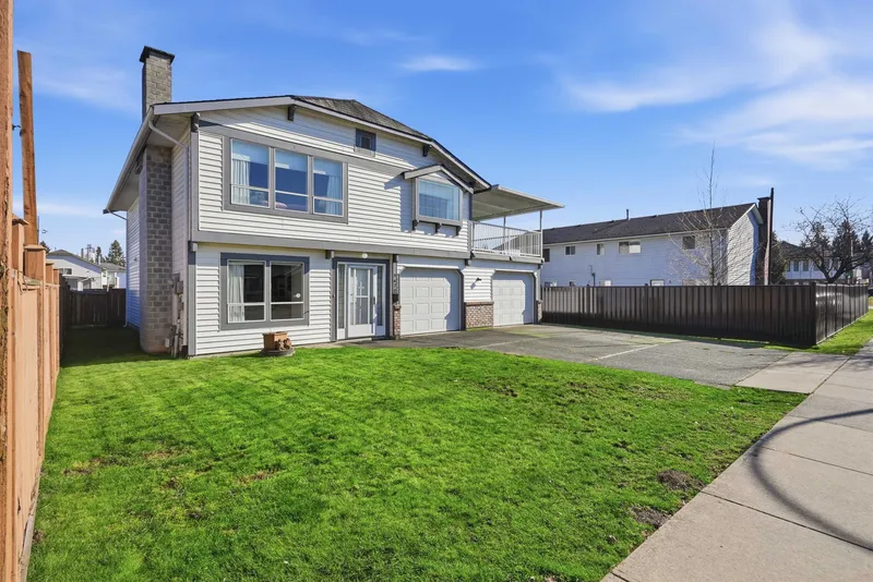 9670 130 STREET - photo 3 of 25