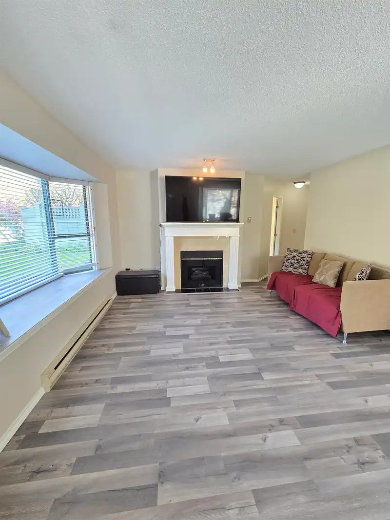 109 5250 VICTORY STREET - photo 4 of 31
