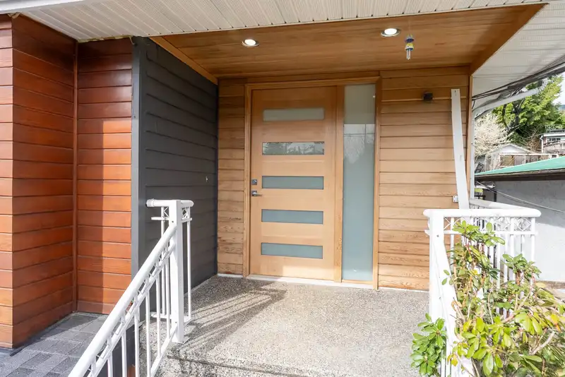 552 W 25TH STREET - photo 2 of 39