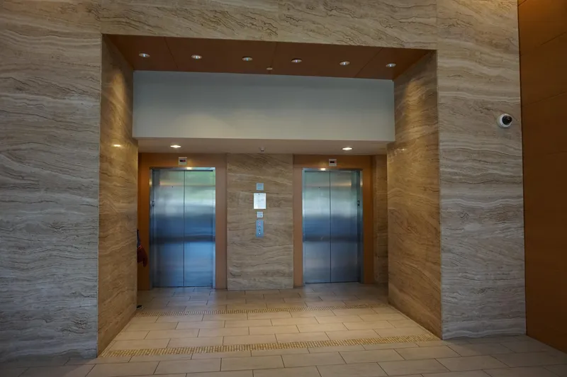 2506 2968 GLEN DRIVE - photo 2 of 23