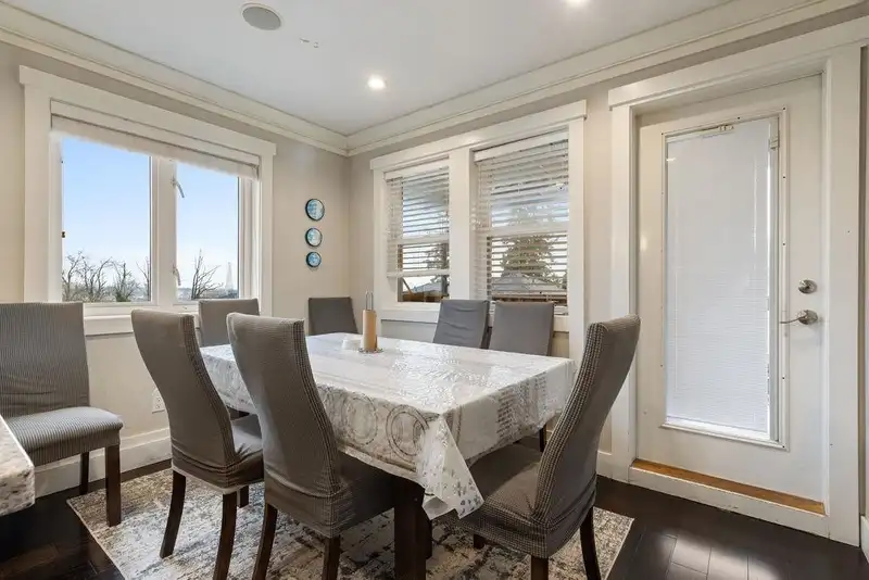 8363 VICTORIA DRIVE - photo 4 of 18