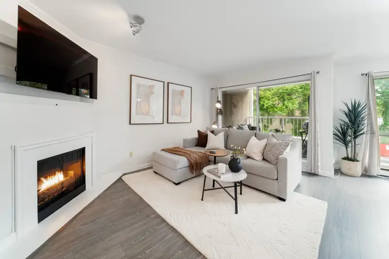 302 985 W 10TH AVENUE - photo 1 of 20