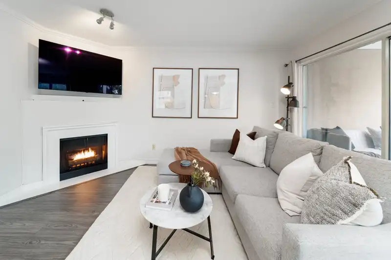 302 985 W 10TH AVENUE - photo 3 of 20
