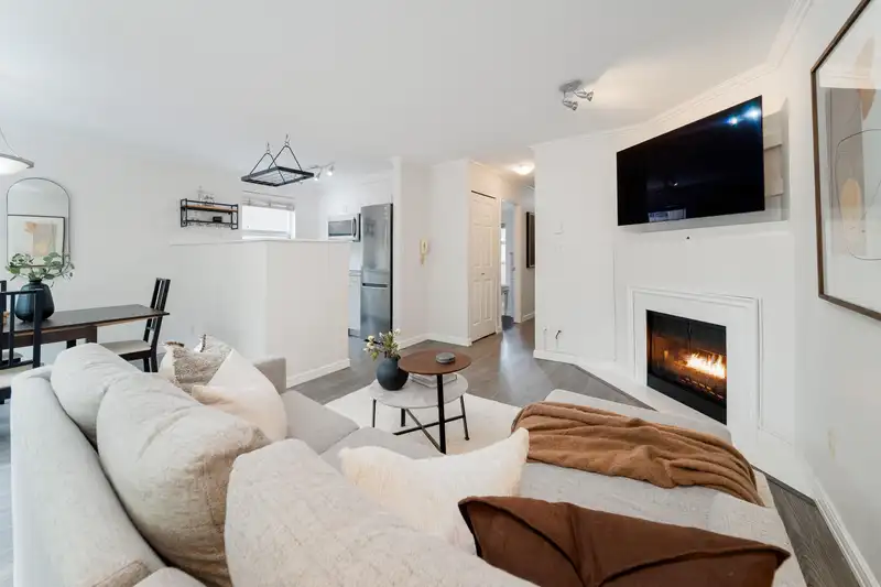 302 985 W 10TH AVENUE - photo 4 of 20