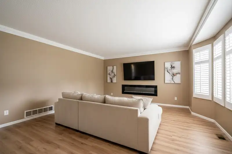 605 WATERLOO DRIVE - photo 3 of 38