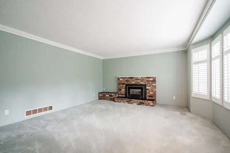 605 WATERLOO DRIVE - photo 4 of 38