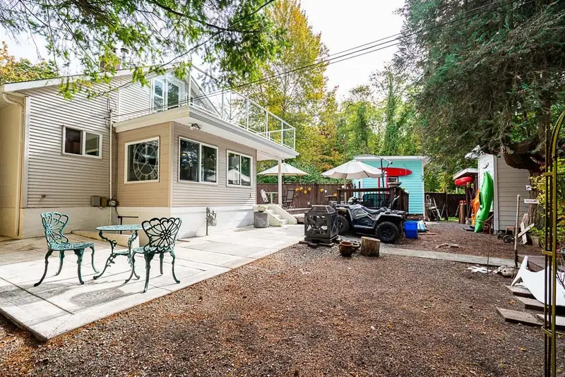 2725 GORDON AVENUE - photo 4 of 25