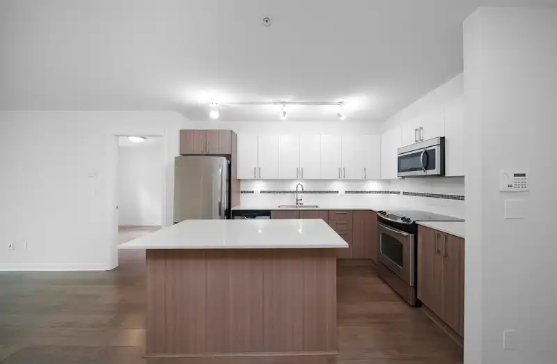 205 8733 160 STREET - photo 4 of 29