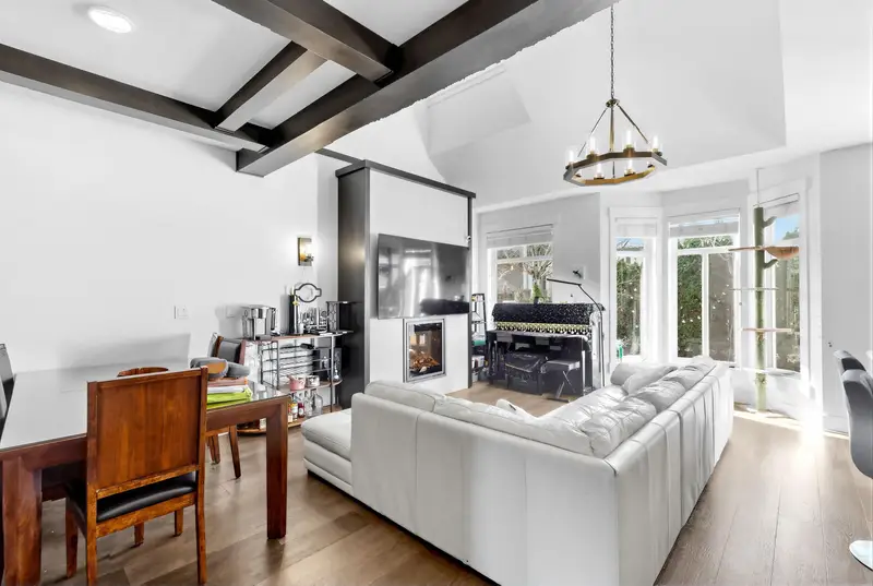 34 15977 26 AVENUE - photo 2 of 25