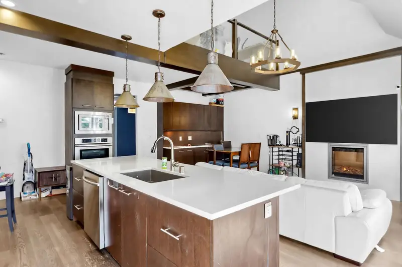 34 15977 26 AVENUE - photo 4 of 25