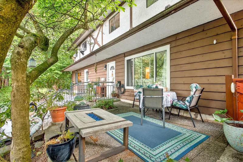 828 INGERSOLL AVENUE - photo 4 of 25