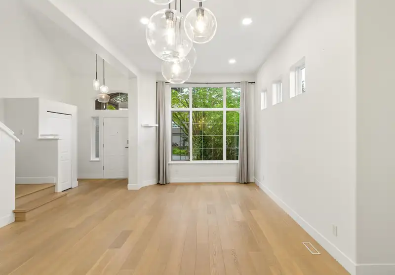 122 CHESTNUT COURT - photo 2 of 34