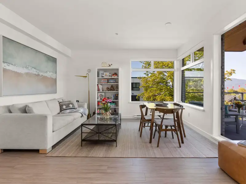 313 2408 GRANT STREET - photo 2 of 33