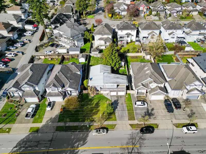 7257 148 STREET - photo 2 of 27