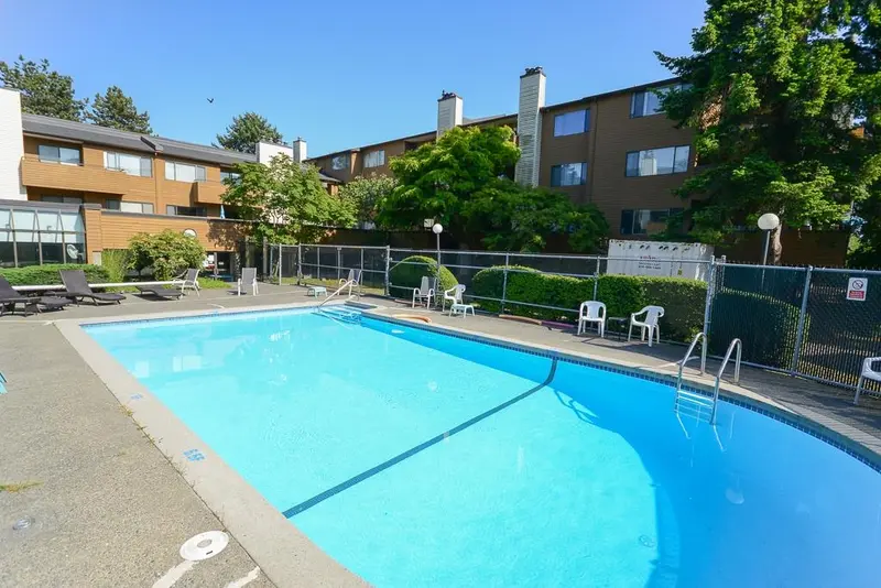 263 7293 MOFFATT ROAD - photo 2 of 21